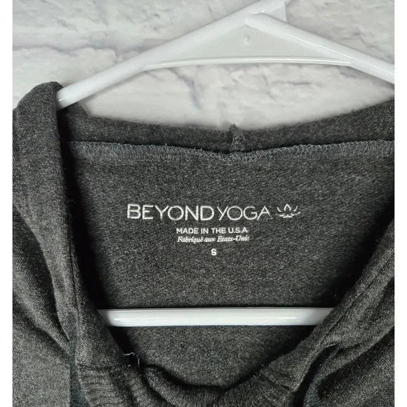 Beyond Yoga Cyclebar gray pullover gym sweatshirt hoodie size small. - Picture 6 of 9